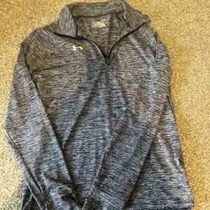 Lightweight quarter zip Under Armour pullover. size small